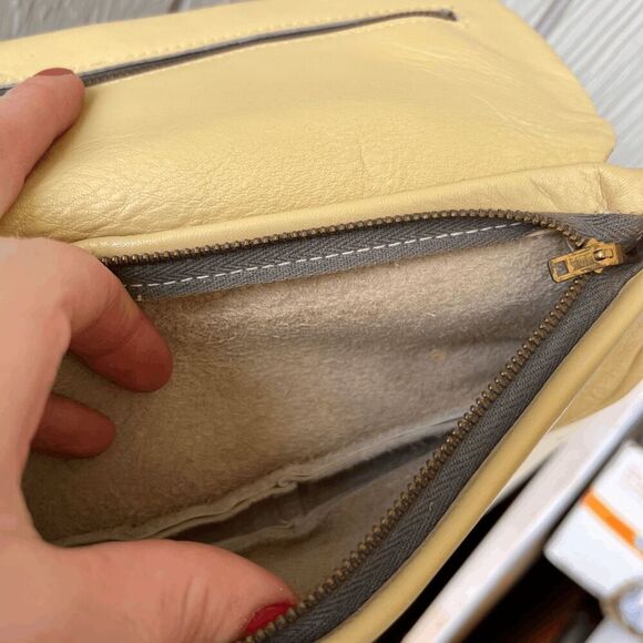 Vintage Letisse Cream Leather Bow Clutch Purse Zip Pockets 50s, Butter Yellow - Picture 4 of 9
